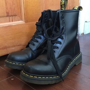 Dr Martens black 1460s smooth boots